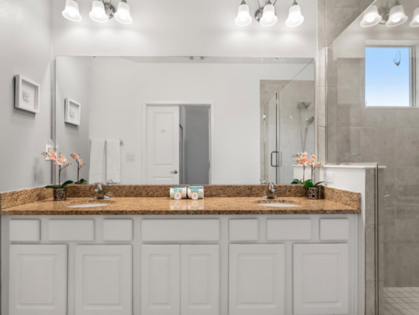 Luxury Vacation Home in Kissimmee 6-Bedroom Home with Private Pool & Great Amenities